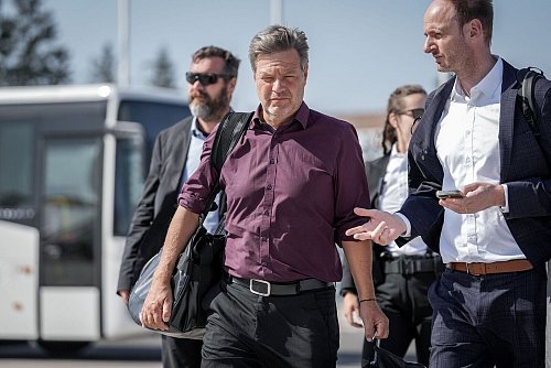 Vizekanzler Robert Habeck sagte zu dem von Merz gestellten Ultimatum: «Also mein Stil wäre das nicht, mit Ultimaten zu arbeiten.» - © Kay Nietfeld/dpa