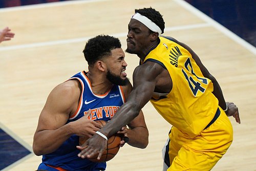 Die Abwehrarbeit der Pacers um Pascal Siakam (rechts) war die Grundlage für den Erfolg gegen die Knicks. - © AJ Mast/AP/dpa