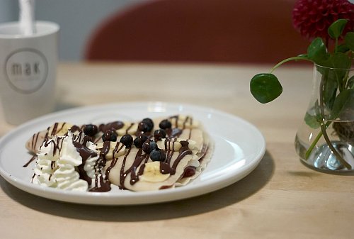 Palacinky sind dünne Pfannkuchen, die es in süßen oder herzhaften Varianten gibt. - © Michael Heitmann/dpa-tmn