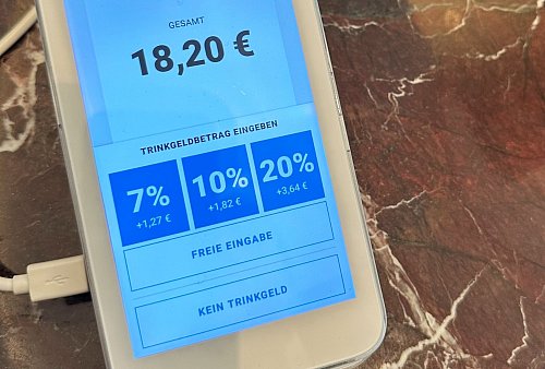 Eines der Ärgernisse des Jahres: Tip digital unter Aufsicht geben. (Archivbild) - © Gregor Tholl/dpa