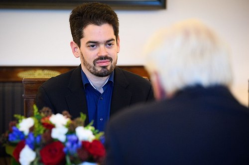 Lahav Shani wurde in Belgien ausgeladen - seitdem gibt es Gesten der Solidarität, auch durch den Bundespräsidenten. - © Bernd von Jutrczenka/dpa