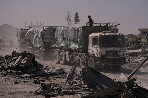 Inzwischen lässt Israel wieder humanitäre Güter in den abgeriegelten Gazastreifen. - © Jehad Alshrafi/AP/dpa