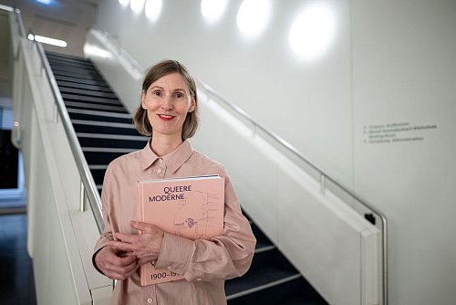 Die Kuratorin Isabelle Malz hat zu queeren Netzwerken der Avantgarde geforscht. - © Fabian Strauch/dpa