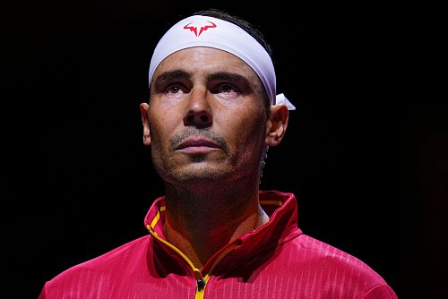 Schon vor der letzten Partie seiner Karriere zeigte Rafael Nadal Emotionen. - © Manu Fernandez/AP/dpa