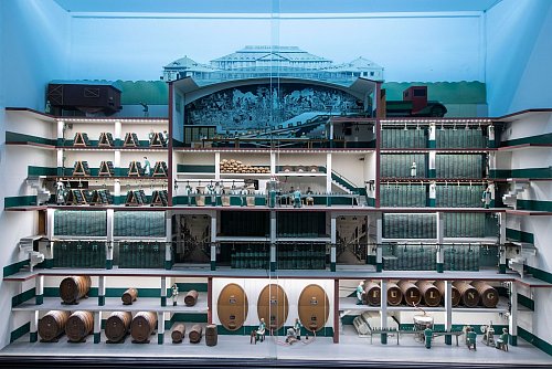 Das Traditionsunternehmen setzt auf den Trend zu alkoholfreien Getränken. (Archivbild) - © Helmut Fricke/dpa