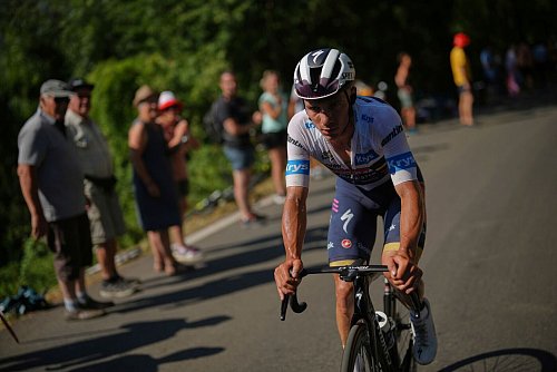 Bald für das deutsche Red-Bull-Team im Einsatz: der Belgier Remco Evenepoel. - © Thibault Camus/AP/dpa