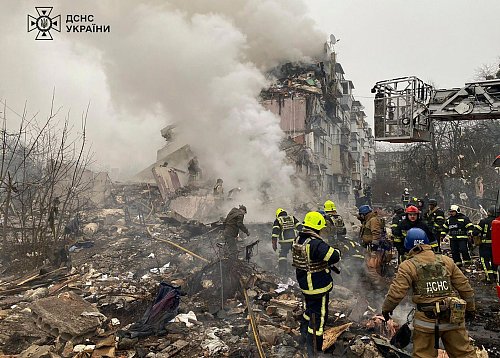 Der Raketenangriff auf Poltawa tötete etliche Menschen. - © Uncredited/Ukrainian Emergency Service/AP/dpa