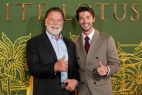 Arnold Schwarzeneggers Sohn Patrick hat eine wichtige Rolle in der dritten Staffel von «White Lotus», ging aber bei den Nominierungen leer aus. (Archivbild) - © Chris Pizzello/Invision via AP/dpa