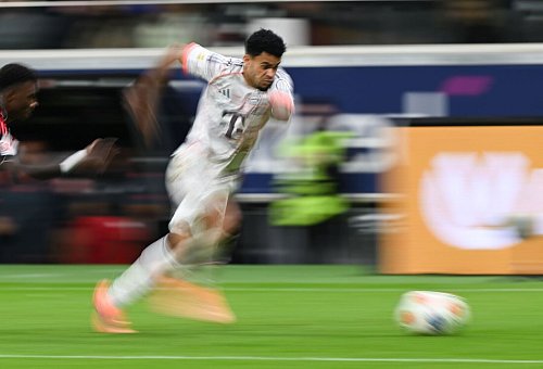 Bayern-Stürmer Luiz Díaz war der Matchwinner beim 3:0 in Frankfurt. - © Arne Dedert/dpa