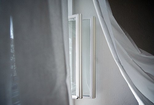 Gut für die Lunge: Um ein gesundes Raumklima zu schaffen, sollte man regelmäßig lüften. - © Franziska Gabbert/dpa-tmn