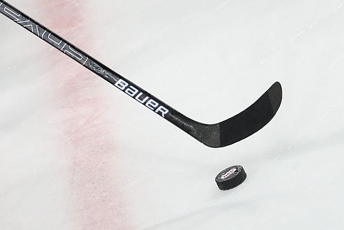 Die Eishockey-Teams aus Russland und Belarus dürfen auch 2025/2026 nicht an Wettbewerben des Weltverbands teilnehmen. - © Daniel Karmann/dpa