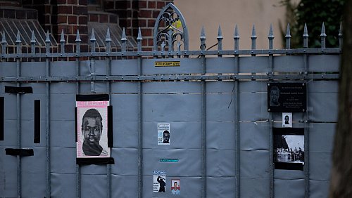 In diesem Innenhof fielen die tödlichen Schüsse: Nach Überzeugung der Staatsanwaltschaft setzte eine unrechtmäßige Anweisung den fatalen Einsatz in Gang (Archivfoto) - © Rolf Vennenbernd/dpa