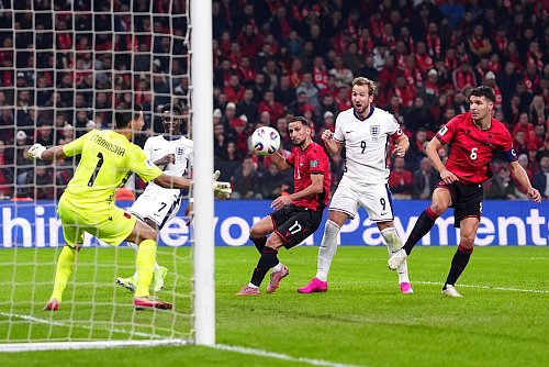 Englands Kapitän Harry Kane trifft zum Qualifikations-Abschluss doppelt. - © Bradley Collyer/PA Wire/dpa