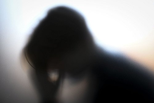Trigger können bei traumatisierten Menschen retraumatisierend wirken und Panikattacken hervorrufen. (Archivbild) - © Emmi Korhonen/Lehtikuva/dpa