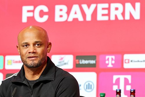 Trainer Vincent Kompany freut sich auf die Meisterschale. - © Daniel Löb/dpa