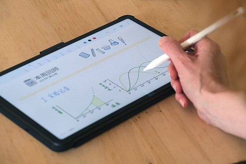 Xiaomi bietet eine Reihe von Stylus-Optionen für das Redmi Pad an, darunter den druckempfindlichen Redmi Smart Pen (70 Euro) zum Skizzieren, Schreiben und Malen. - © Coman Hamilton/dpa-tmn