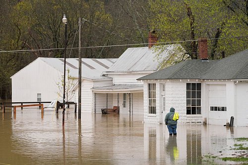 In Kentucky wurde der Notstand ausgerufen. - © Carolyn Kaster/AP/dpa