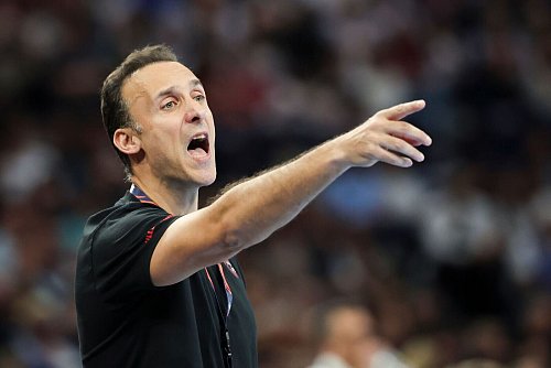 Trainer Roberto Garcia Parrondo spielte mit der MT Melsungen in Kiel. - © Christian Charisius/dpa