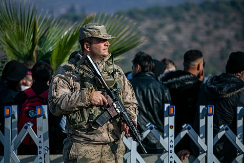 Auch in der Türkei gibt es Hoffnung, dass nach dem Sturz von Machthaber Assad Stabilität in Syrien einkehrt. (Archivbild) - © Metin Yoksu/AP/dpa