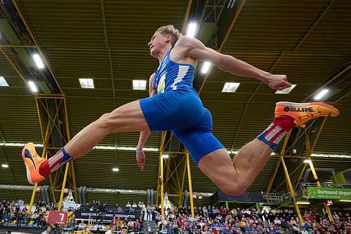 Dreispringer Max Heß ist einer der deutschen Goldkandidaten bei der Hallen-EM in Apeldoorn. - © Bernd Thissen/dpa