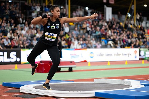 Yemisi Ogunleye stieß bei der Hallen-DM in Dortmund persönliche Bestleistung. - © Marius Becker/dpa