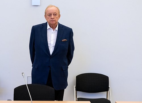 Der Starkoch will sich gegen die Vorwürfe verteidigen. (Archivfoto) - © Sven Hoppe/dpa