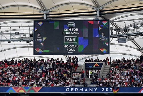 Zweimal entschied der Videobeweis gegen Deutschland. - © Federico Gambarini/dpa