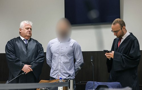 Der angeklagte Polizist begründet den Einsatz seiner Dienstwaffe mit einer bedrohlichen Situation. - © Oliver Berg/dpa