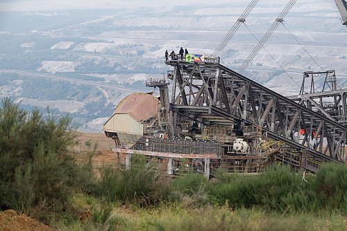 RWE verurteilte die Aktion und will Anzeige erstatten. - © Henning Kaiser/dpa