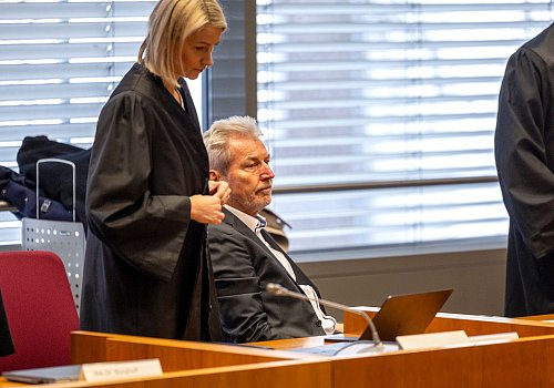 Winterhoffs Verteidigerin wies die Vorwürfe gegen ihren Mandanten zurück. - © Thomas Banneyer/dpa