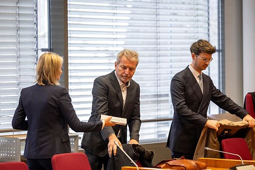 Winterhoffs Verteidigerin wies die Vorwürfe gegen ihren Mandanten zurück. - © Thomas Banneyer/dpa