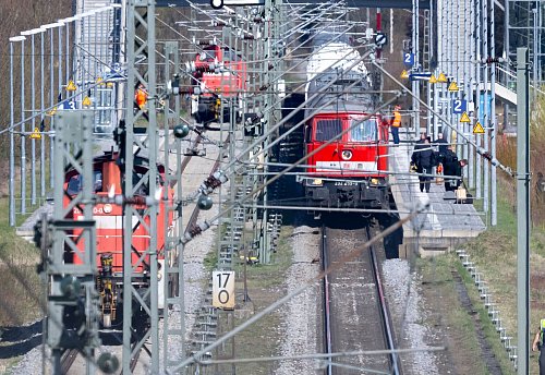 Nach etwa 17-stündiger Fahrt hatte der Zug sein Ziel fast erreicht. - © Sven Hoppe/dpa