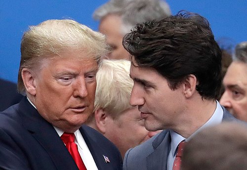 Keine Freunde, aber Nachbarn: Trump und Trudeau - © Evan Vucci/AP/dpa
