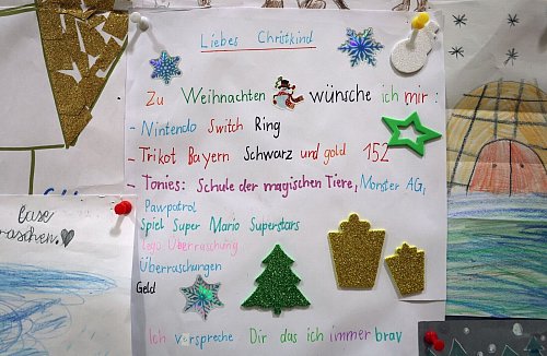 Manche Kinder haben eine ganze Liste an Wünschen. Experten sagen: Das ist erst mal völlig in Ordnung. Man sollte sie aber darauf vorbereiten, dass nicht alle in Erfüllung gehen. - © Karl-Josef Hildenbrand/dpa