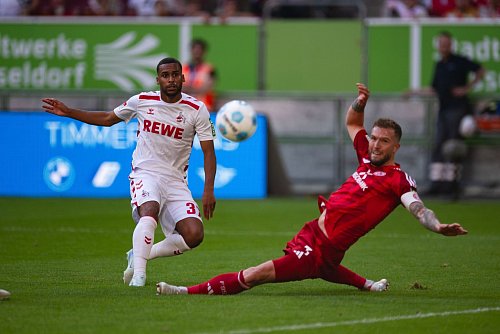 Linton Maina (l) sorgte für das 2:1. - © Marius Becker/dpa