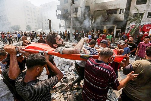 Bei israelischen Angriffen im Gazastreifen kommen immer wieder Menschen zu Schaden. - © Hasan Alzaanin/TASS via ZUMA Press/dpa