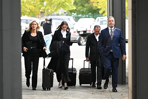 Die Anwälte der Angeklagten wollen einen Freispruch ihrer Mandantin erwirken. - © James Ross/AAP/dpa