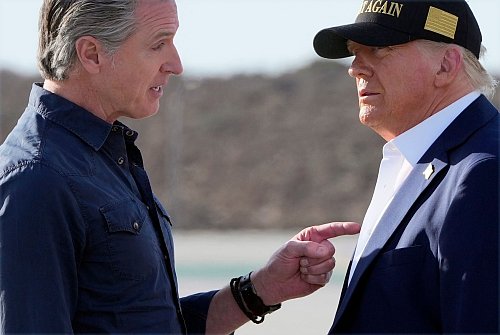 Kaliforniens Gouverneur Gavin Newsom ist ein profilierter Gegner Donald Trumps. - © Mark Schiefelbein/AP/dpa