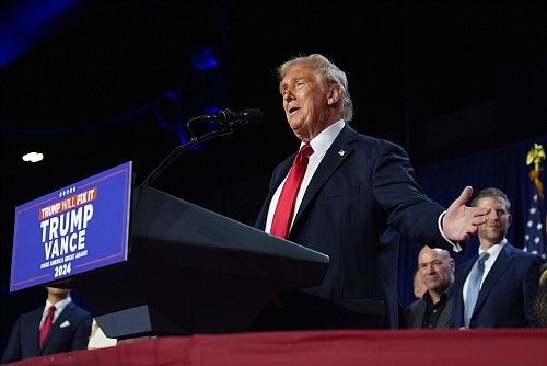Der designierte US-Präsident hat das Paar häufig verbal attackiert. - © Evan Vucci/AP