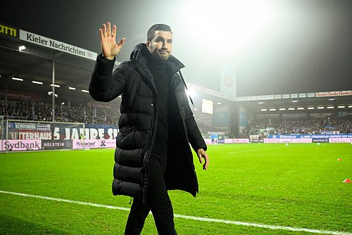 Trainer Nuri Sahin hat mit Borussia Dortmund schon sechs Bundesliga-Niederlagen kassiert. - © Gregor Fischer/dpa