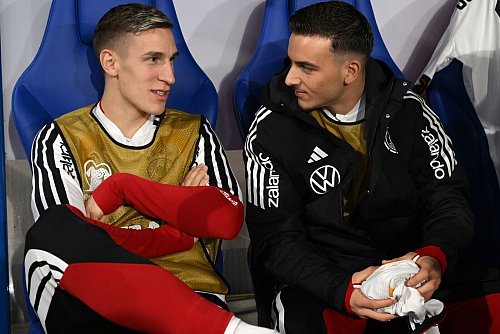 Nico Schlotterbeck (l.) soll bestmöglich am Montag wieder spielen können. - © Federico Gambarini/dpa