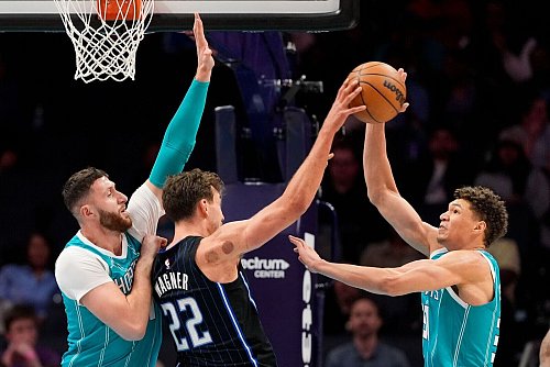 Franz Wagner überzeugte auch gegen die Hornets. - © Chris Carlson/AP/dpa