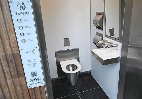 Nach jedem Besuch reinigt sich das neue Stuttgarter Klo von selbst. - © Bernd Weißbrod/dpa