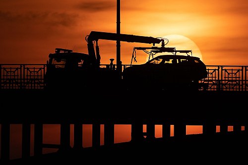 Vorläufiges Ende einer Fahrt: Vor allem E-Autos und Hybride sind beim Abschleppen in der Regel auf den Pannendienst angewiesen. - © Sebastian Gollnow/dpa/dpa-tmn