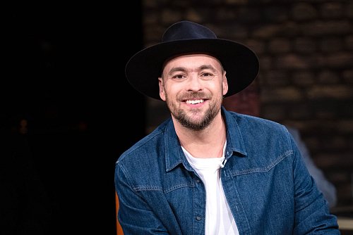 Sänger Max Mutzke liebt es, sich Geschichten für seine Kinder auszudenken. (Archivbild) - © Sina Schuldt/dpa