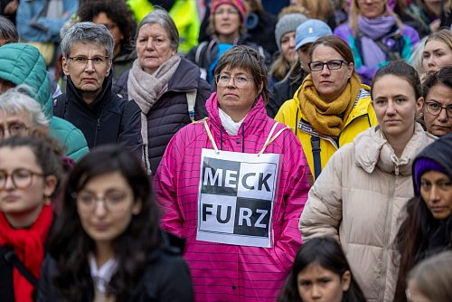 In Köln wurde gegen die «Stadtbild»-Äußerungen von Friedrich Merz demonstriert. - © Thomas Banneyer/dpa