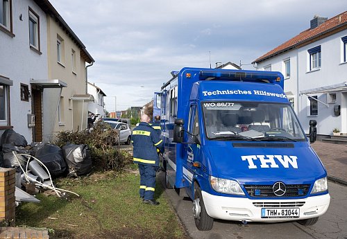 Beschädigtes Haus nach vermutlicher Explosion - © Boris Roessler/dpa