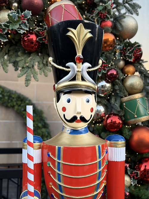 Wo ist Nussknacker «Nolan»? - © Copper Blossom/Signature Group/PA Media/dpa