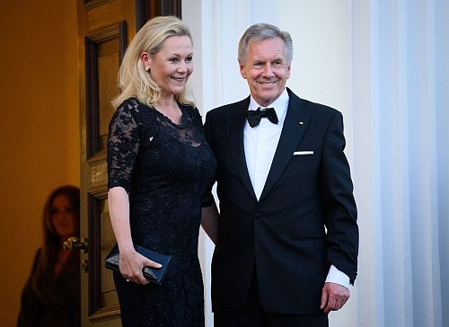 Im Mai 2024 waren die Wulffs noch gemeinsam bei einem Staatsbankett zu Ehren des französischen Präsidenten Emmanuel Macron im Schloss Bellevue. (Archivbild) - © Bernd von Jutrczenka/dpa