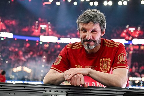 Der frühere Bayern-Leader Mark van Bommel hebt die Führungsqualitäten von Joshua Kimmich hervor. - © Harry Langer/dpa